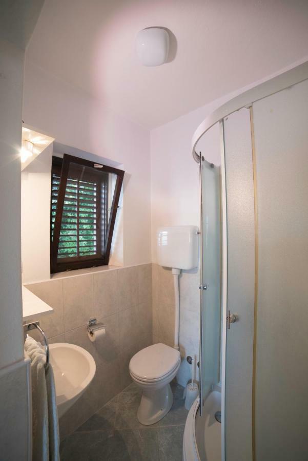 Apartmani Mia Palit Экстерьер фото